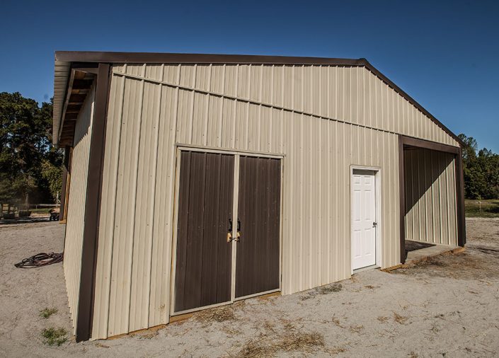 custom private horse barns